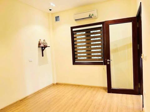 GIẢM SỐC NHÀ ĐẸP PHỐ YÊN HOA PHỐ VIP TÂY HỒ KD THANG MÁY VEW HỒ 50M X 6 TẦNG MT 4M 24 TỶ