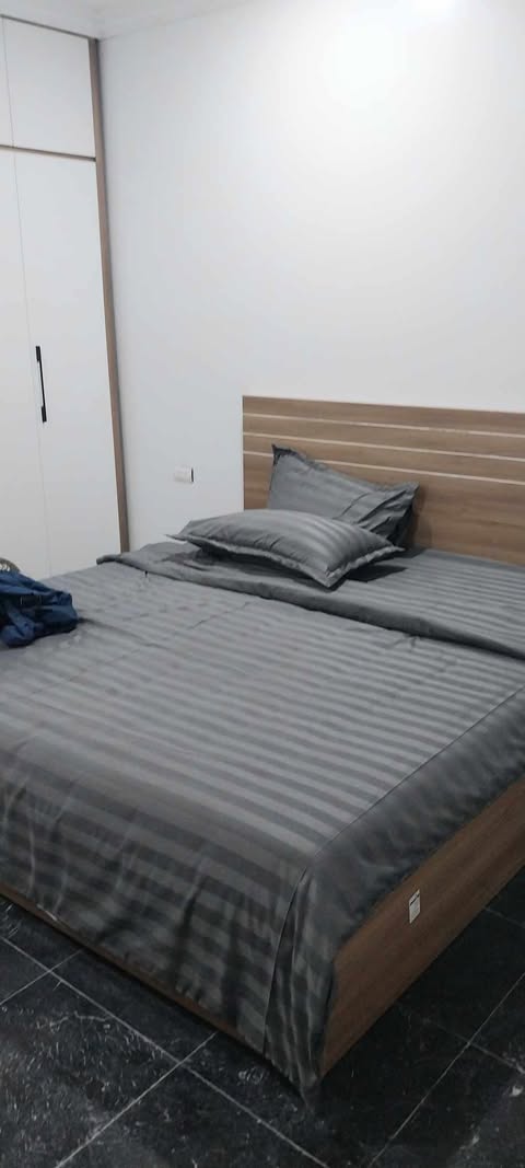 BÁN GẤP CCMN LẠC LONG QUÂN TT TÂY HỒ GIÂP DANH CẦU GIẤY MỚI KOONG THANG MÁY Ô TÔ TRÁNH 13P FULL ĐỒ KHÉP KÍN DOANH THU 75 TRIỆU / THÁNG  Vị trí gần Hoàng Quốc Viêt, Hoàng Hoa Thám, Thụy Khuê