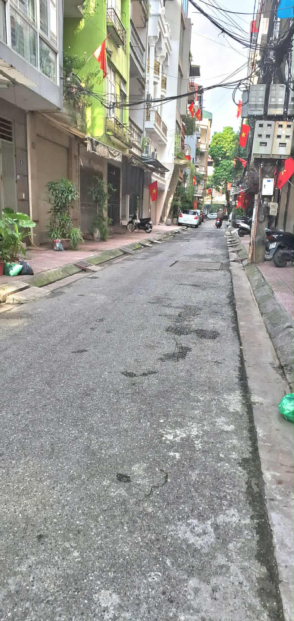 SIÊU HIẾM NHÀ HỒNG HÀ TT BA ĐÌNH GIÁP RANH TÂY HỒ, HOÀN KIẾM KD, VỈA HÈ, Ô TÔ TRÁNH 8 TỶ 2