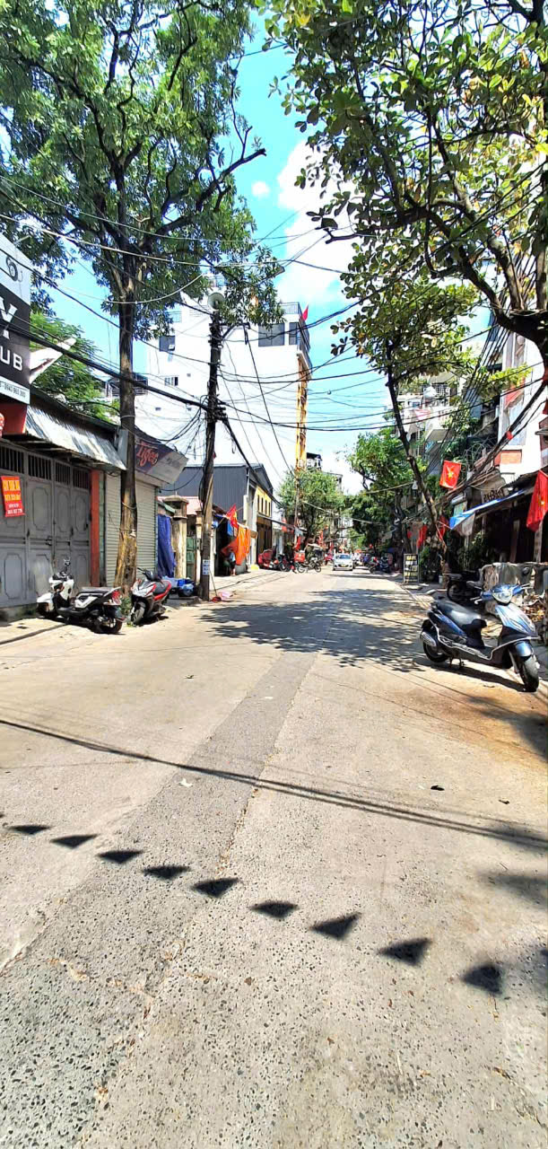 BÁN GẤP NHÀ HOÀN KIẾM GIÁP RANH BA ĐÌNH HAI BÀ TRƯNG DÂN XÂY FULL NỘI THẤT 4 TỶ 1