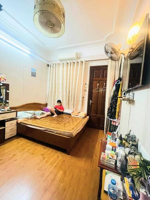 SIÊU HIẾM NHÀ ĐỘI CẤN VIEW HỒ ĐẦM TRÒN Ô TÔ ĐỖ CỬA  PHÂN LÔ KD VỈA HÈ 10,5 TỶ 