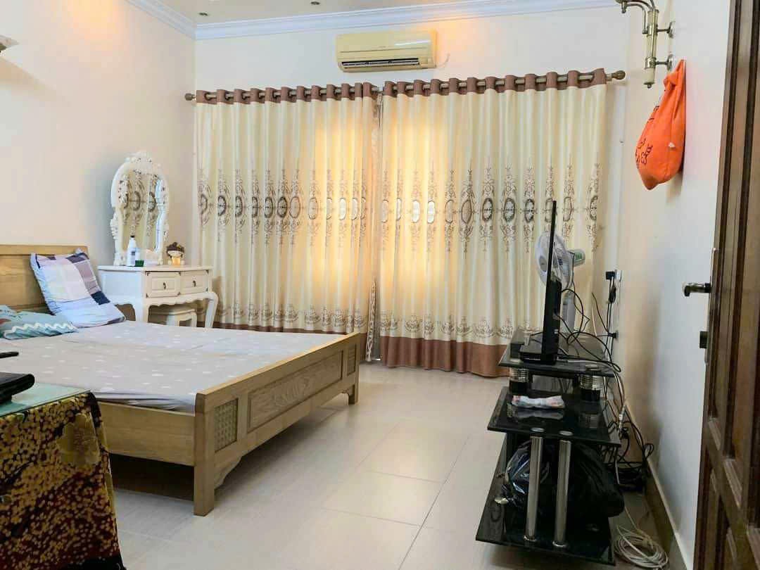 BÁN GẤP NHÀ MẶT PHỐ ĐỘI CẤN TT BA ĐÌNH FULL NỘI THẤT KD 40M X 5 TẦNG MT 4,5M 12  TỶ