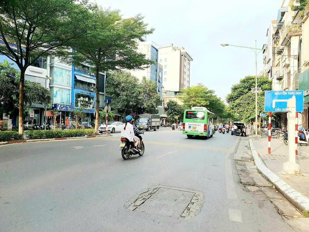 BÁN GẤP NHÀ MẶT PHỐ KIM MÃ PHỐ VIP BA ĐÌNH KD VỈA HÈ LÔ GÓC 33M X 5 TẦNG 17,5 TỶ