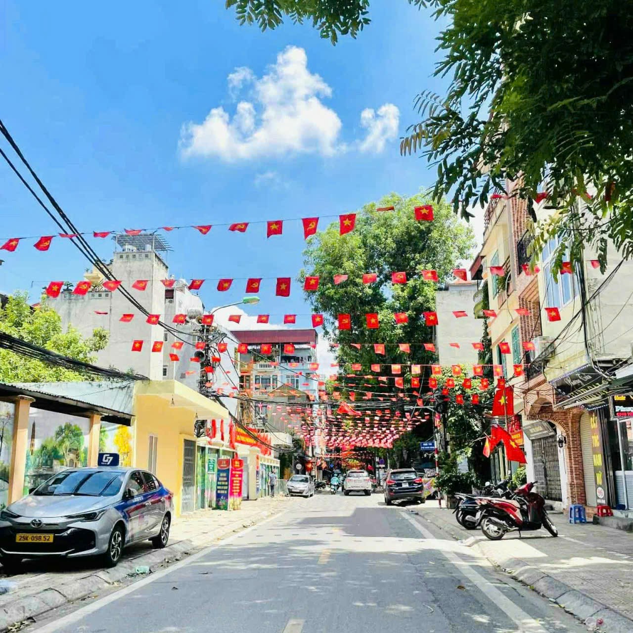 NHÀ BA ĐÌNH GIÁP RANH TÂY HỒ, HOÀN KIẾM LÔ GÓC 3 THOÁNG Ô TÔ 33M X 2 TẦNG MT 4,2M 7,65 TỶ