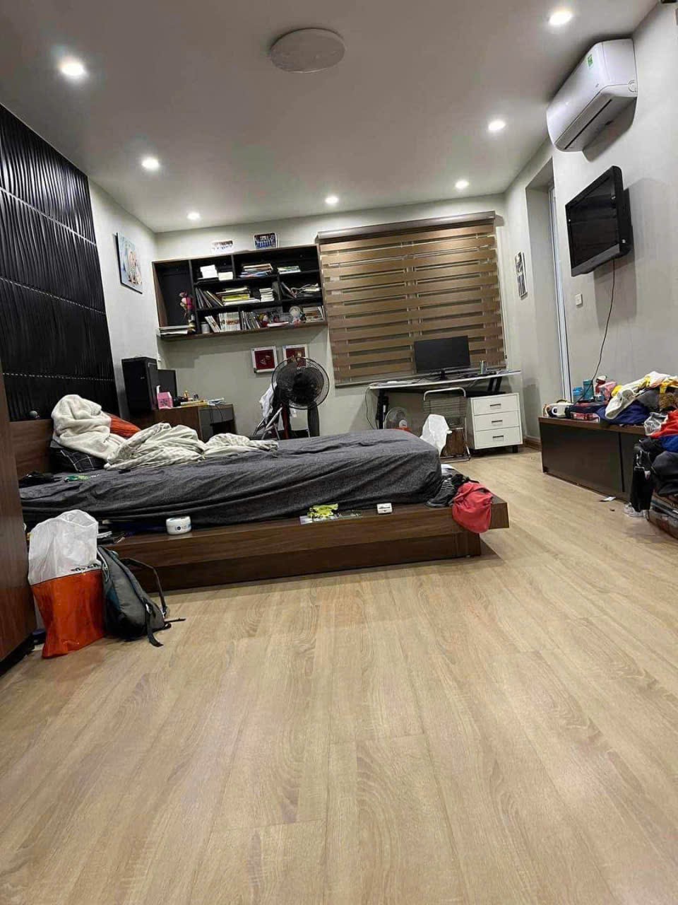 CẦN BÁN GẤP NHÀ ĐỘI CẤN TT BA ĐÌNH FULL NỘI THẤT 45M X 4 TẦNG  MT 5M 8 , 6 TỶ