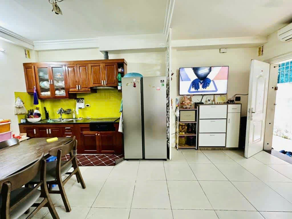 BÁN GẤP NHÀ ÂU CƠ TT TÂY HỒ Ô TÔ ĐỖ CỔNG 40M X 3 TẦNG MT 5M 3 TỶ 3