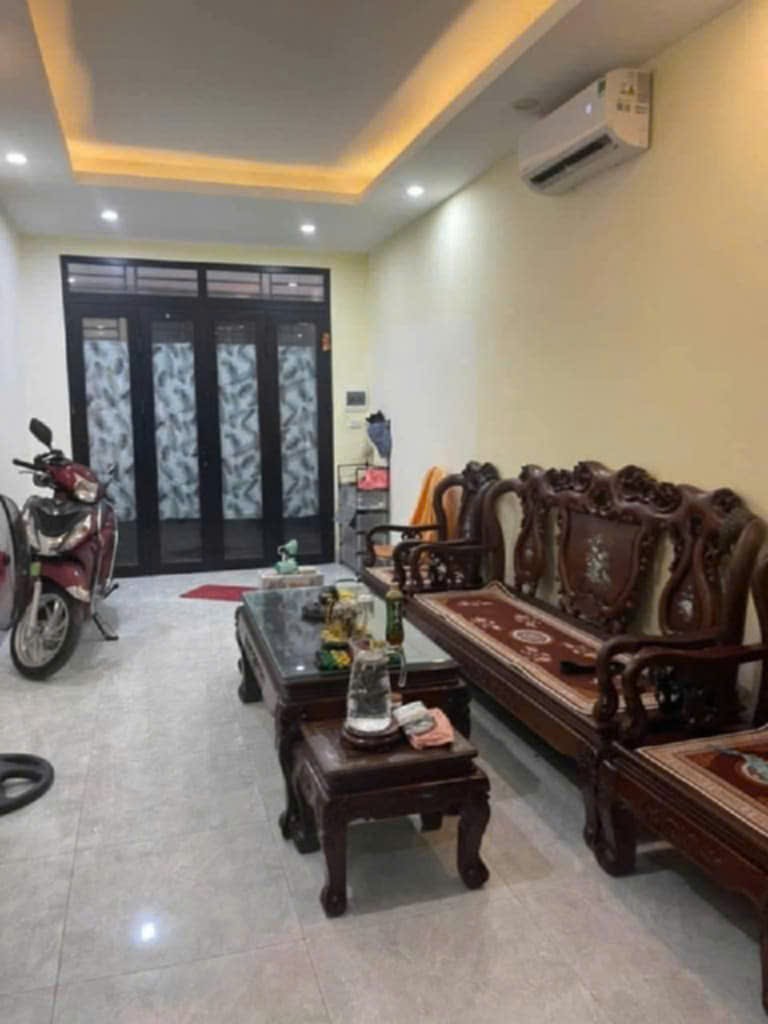 BÁN GẤP NHÀ HỒNG HÀ TT TÂY HỒ GIÁP RANH BA ĐÌNH FULL NỘI THẤT 30M X 3 TẦNG 2 TỶ 8