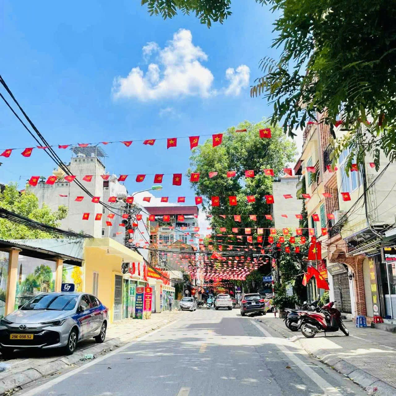 BÁN GẤP NHÀ MẶT PHỐ BA ĐÌNH GIÁP RANH TÂY HỒ, HOÀN KIẾM KD VỈA HÈ Ô TÔ TRÁNH 70M  X 4 TẦNG MT 7,5M 26,2 TỶ.