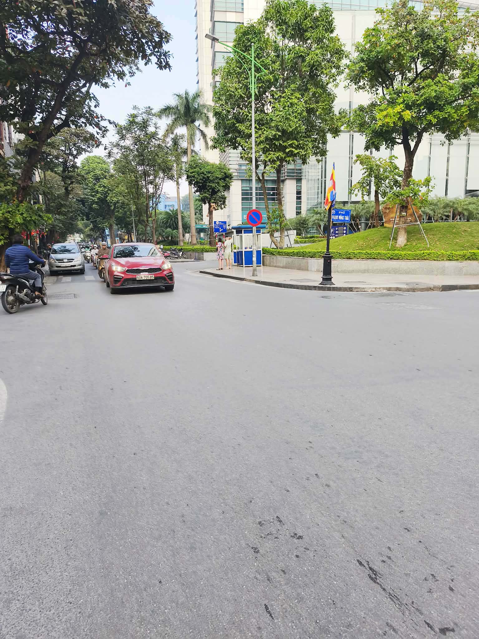 BÁN GẤP NHÀ CỬA BẮC PHỐ VIP BA ĐÌNH GIÁP RANH HOÀN KIẾM CÁCH PHỐ 30M. 9,85 TỶ 