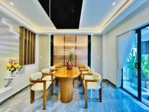 BÁN GẤP NHÀ LÝ NAM ĐẾ PHỐ VIP HOÀN KIẾM GIÁP RANH BA ĐÌNH KD, Ô TÔ THANG MÁY 70M X 6 TẦNG MT 6M 40 TỶ  .
