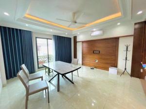 BÁN GẤP NHÀ ÔNG ÍCH KHIÊM PHỐ VIP BA ĐÌNH Ô TÔ KD 75M X 5 TẦNG MT 6,5M 25 TỶ