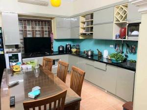 BÁN GẤP NHÀ MẶT PHỐ ĐỘI CẤN TT BA ĐÌNH FULL NỘI THẤT KD 40M X 5 TẦNG MT 4,5M 12  TỶ