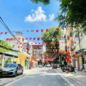 NHÀ BA ĐÌNH GIÁP RANH TÂY HỒ, HOÀN KIẾM LÔ GÓC 3 THOÁNG Ô TÔ 33M X 2 TẦNG MT 4,2M 7,65 TỶ