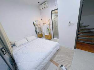 NHÀ HỒNG HÀ TT BA ĐÌNH GIÁP RANH TÂY HỒ, HÒAN KIẾM MỚI ĐẸP FULL NỘI THẤT 4,25 TỶ