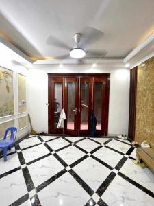 NHÀ ĐỘI CẤN TT BA ĐÌNH MỚI KOONG THANG MÁY 33M X 6 TẦNG MT 5M 8,5 TỶ