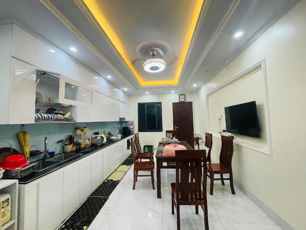 Bán nhà Phú diễn 70m2 , 7 tầng thang máy full nội thất, otoo đỗ cửa nhà