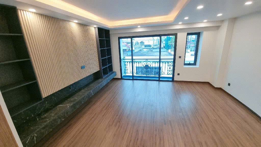 PHỐ NGUYỄN KHANG  48M2  MT5  11.3 TỶ , THANG MÁY, OTO, KINH DOANH