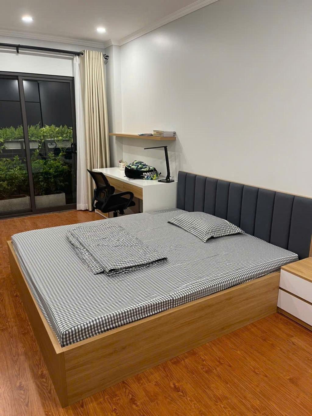 SIÊU PHẨM NHÀ ĐẸP THẠCH BÀN – 5 TẦNG – NỘI THẤT CAO CẤP – SỔ ĐỎ CHÍNH CHỦ