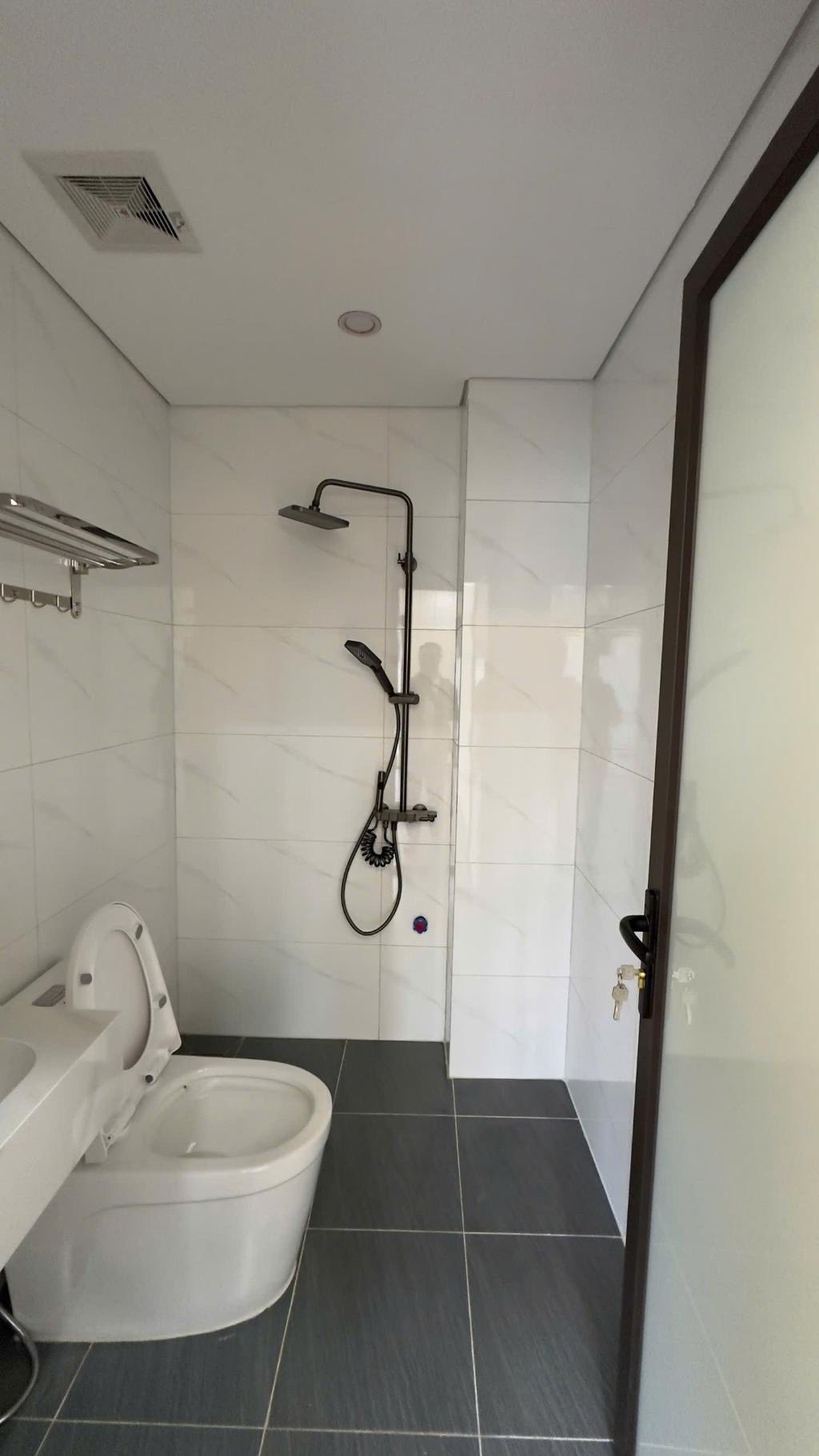 Hiếm Cự Khối - Long biên 6tầng - Gara oto 7 chỗ - nhà mới tinh