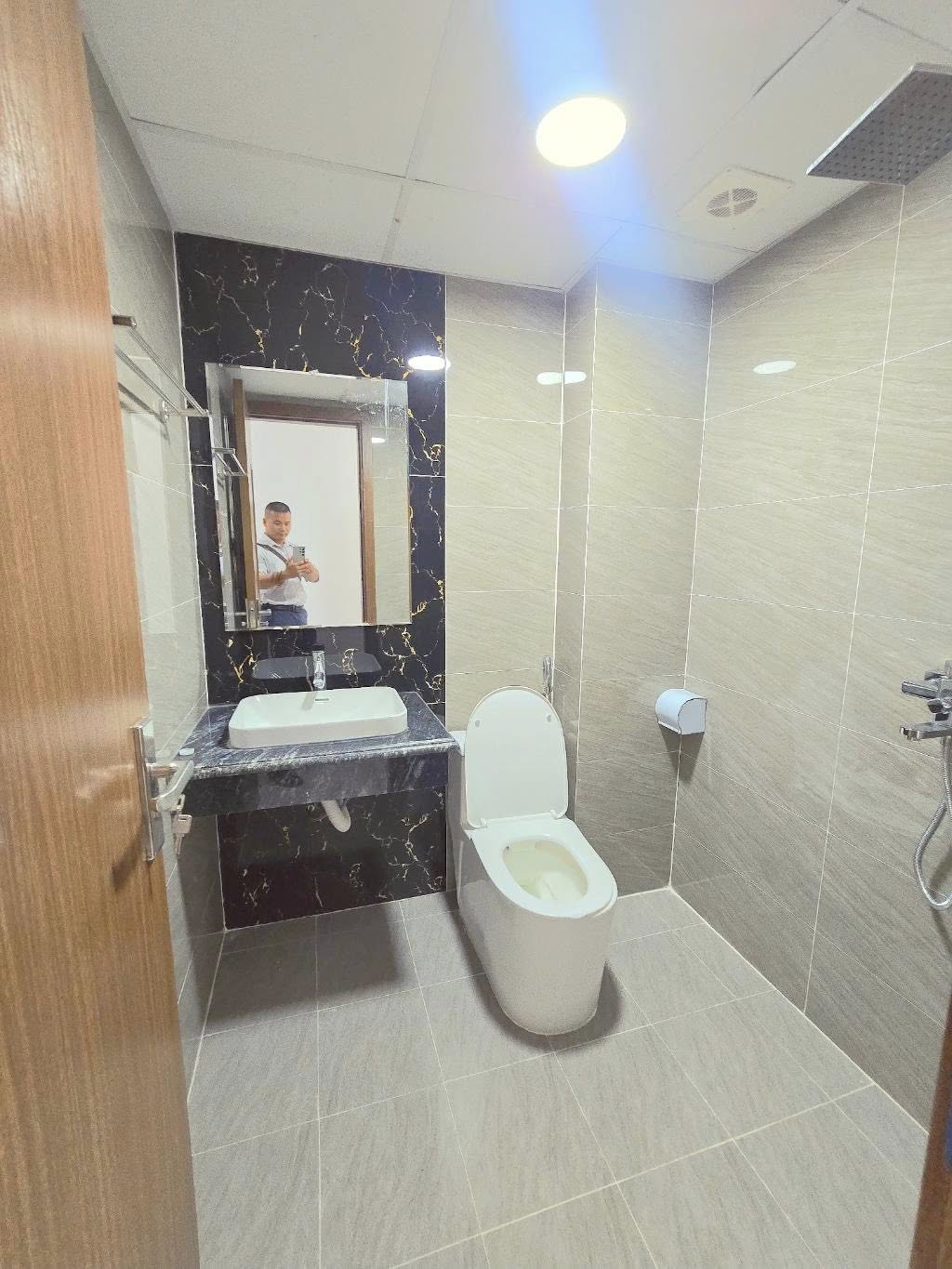 LÔ GÓC 3 MẶT THOÁNG - NHÀ MỚI ĐẸP - FULL NỘI THẤT VIP - GẦN AEON LONG BIÊN