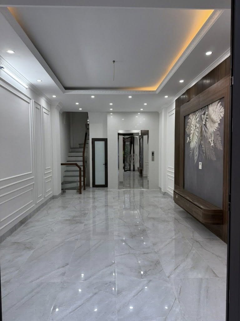 GARA Ô TÔ - THANG MÁY - GẦN AEON LONG BIÊN - VỊ TRÍ ĐẸP