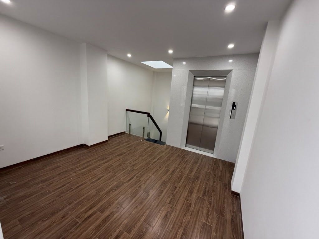 GARA Ô TÔ - THANG MÁY - GẦN AEON LONG BIÊN - VỊ TRÍ ĐẸP