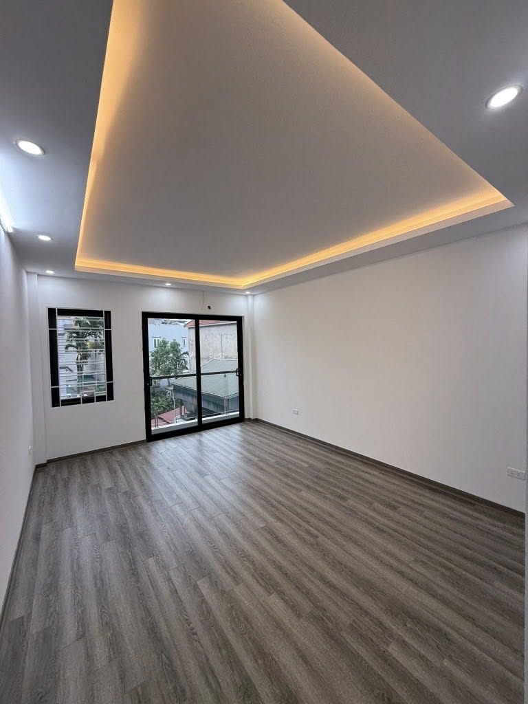 GARA Ô TÔ - THANG MÁY - GẦN AEON LONG BIÊN - VỊ TRÍ ĐẸP