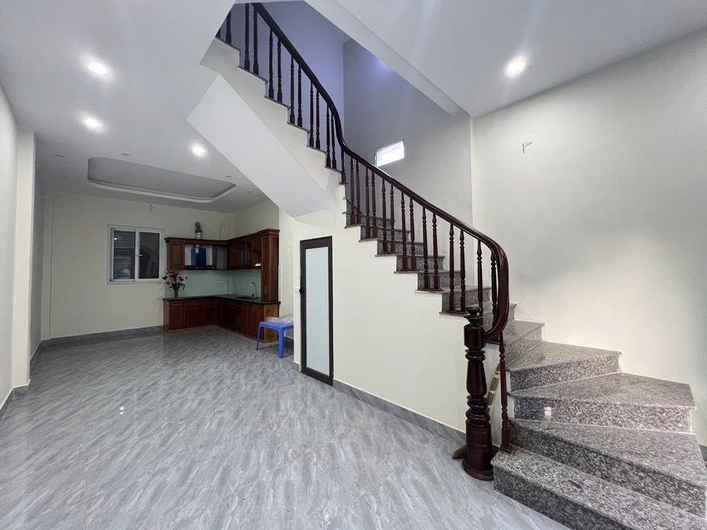 NHÀ ĐẸP CỰ KHỐI Ở NGAY  - Ô TÔ NHỎ ĐỖ CỬA - NGÕ THÔNG CẠNH VƯỜN HỒ
