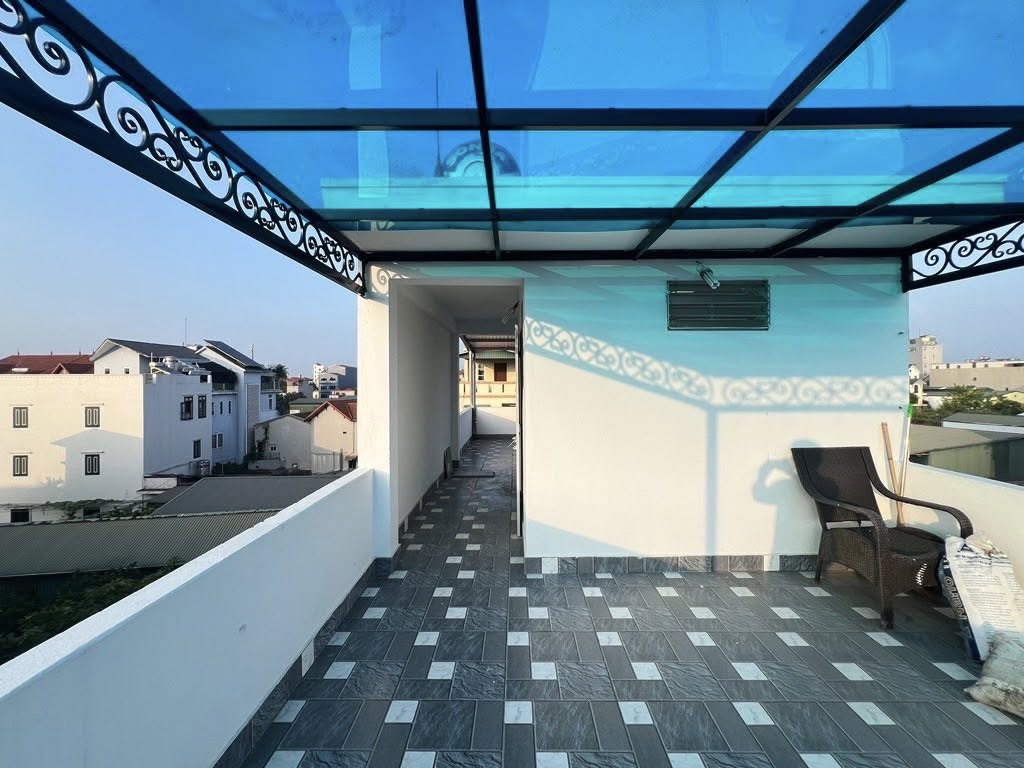 NHÀ ĐẸP CỰ KHỐI Ở NGAY  - Ô TÔ NHỎ ĐỖ CỬA - NGÕ THÔNG CẠNH VƯỜN HỒ