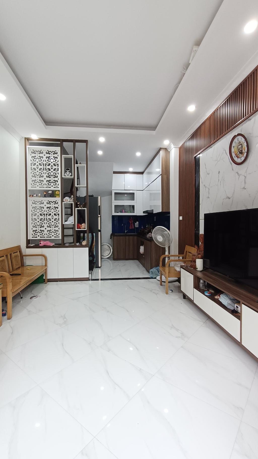 NHÀ ĐẸP CỰ KHỐI 5TẦNG - VIEW HỒ ĐẦM TRANH - Ô TÔ ĐỖ CỔNG - GẦN TRƯỜNG, CHỢ - THOÁNG MÁT