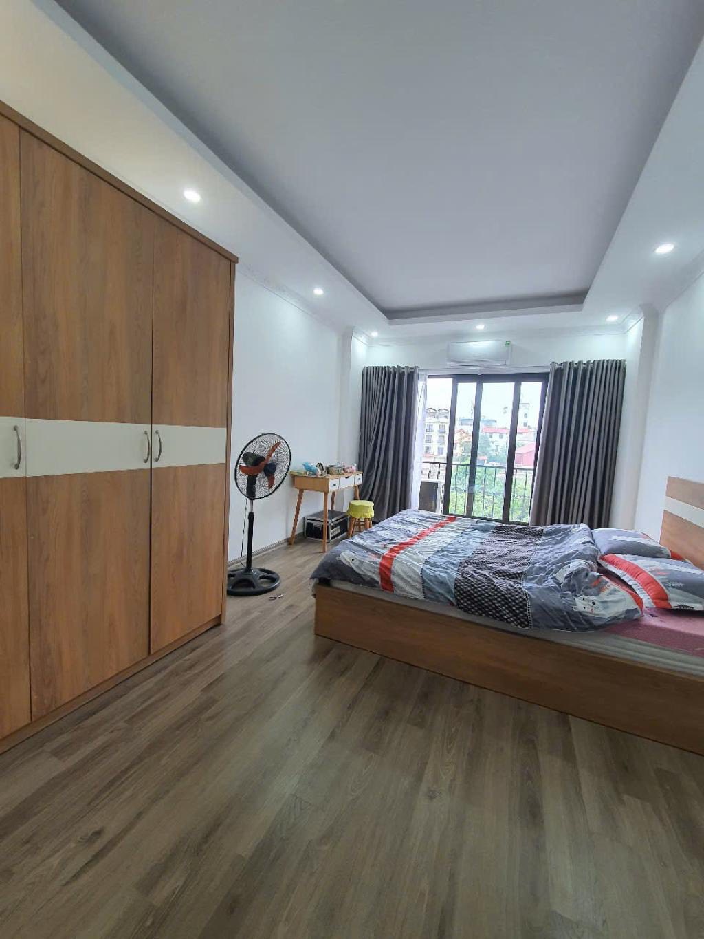 NHÀ ĐẸP CỰ KHỐI 5TẦNG - VIEW HỒ ĐẦM TRANH - Ô TÔ ĐỖ CỔNG - GẦN TRƯỜNG, CHỢ - THOÁNG MÁT