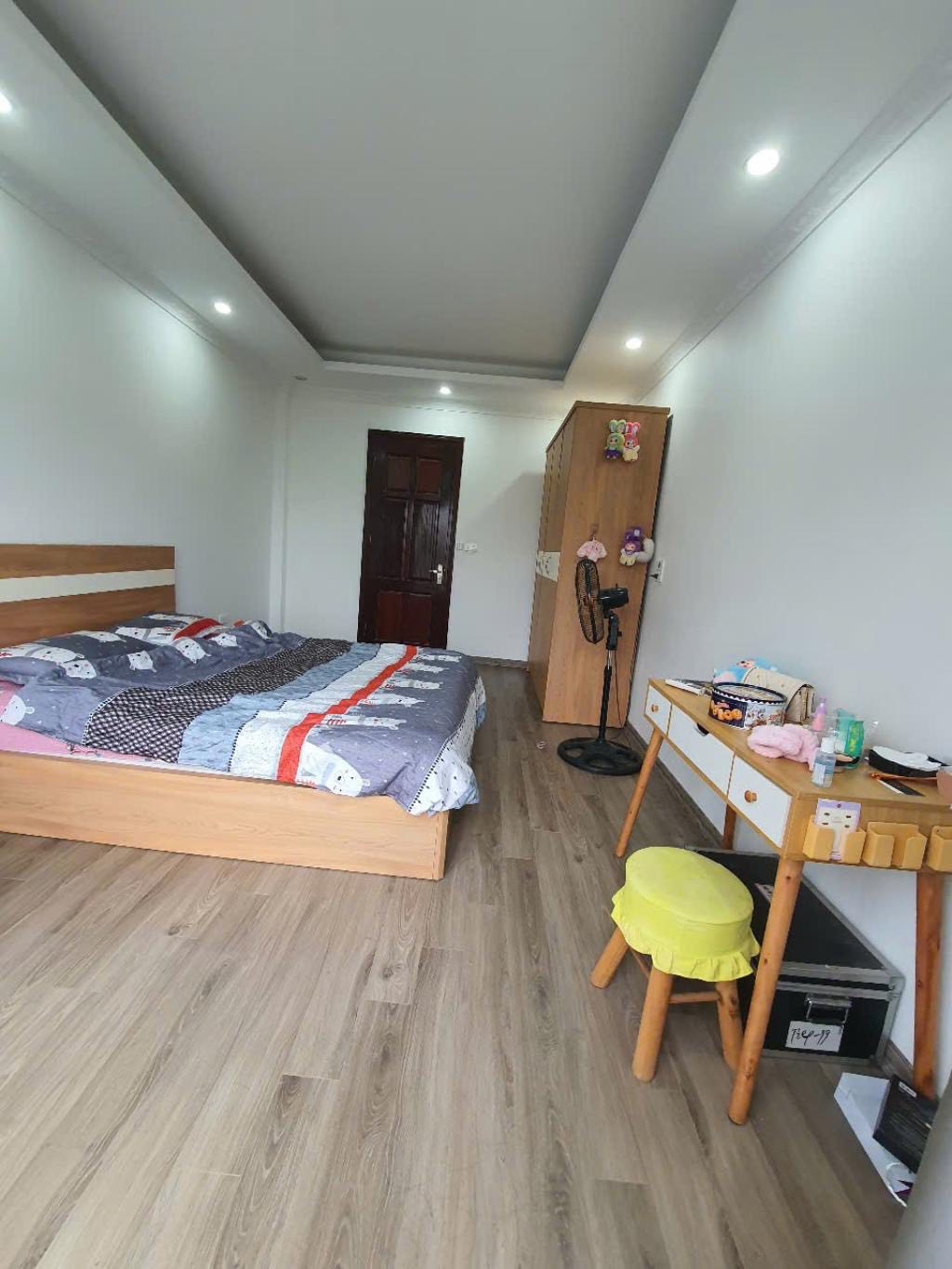 NHÀ ĐẸP CỰ KHỐI 5TẦNG - VIEW HỒ ĐẦM TRANH - Ô TÔ ĐỖ CỔNG - GẦN TRƯỜNG, CHỢ - THOÁNG MÁT
