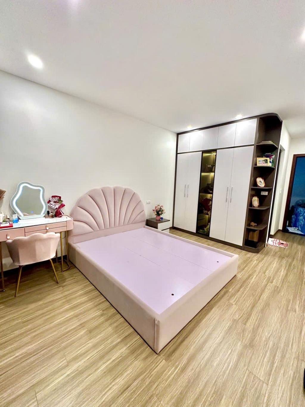 Bán nhà Bồ Đề - Long Biên 31m 6tầng - Nội thất Vip