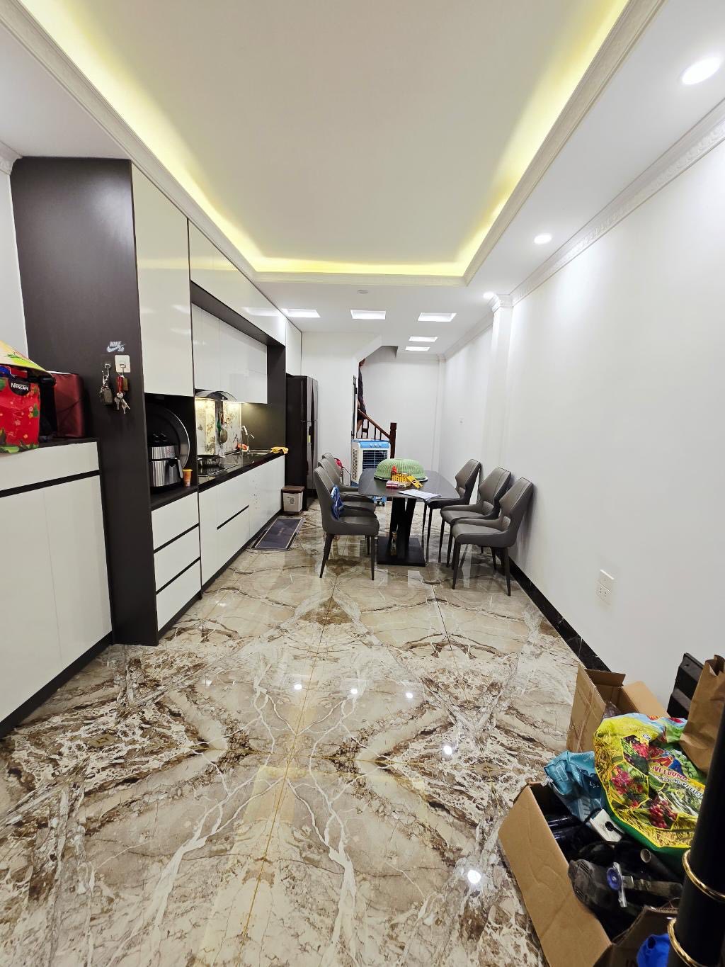 BÁN NHÀ GIANG BIÊN - 6tầng  - Gần Ô TÔ THÔNG -  NỘI THẤT ĐẸP