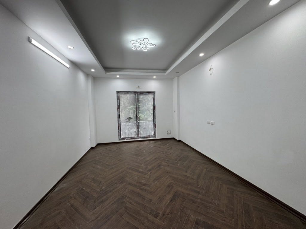 Nhà Mới Đông Dư 38m 5tầng - Oto đỗ cổng - Nhỉnh 4tỷ