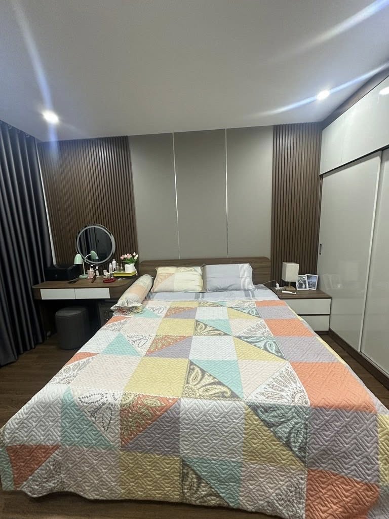 Nhà Mới Thạch Bàn 37m 5Tầng Sân Rộng - Thoáng Sáng - Sổ Đỏ Đẹp