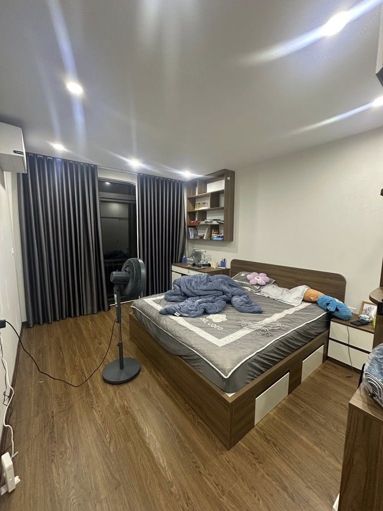Nhà Mới Thạch Bàn 37m 5Tầng Sân Rộng - Thoáng Sáng - Sổ Đỏ Đẹp