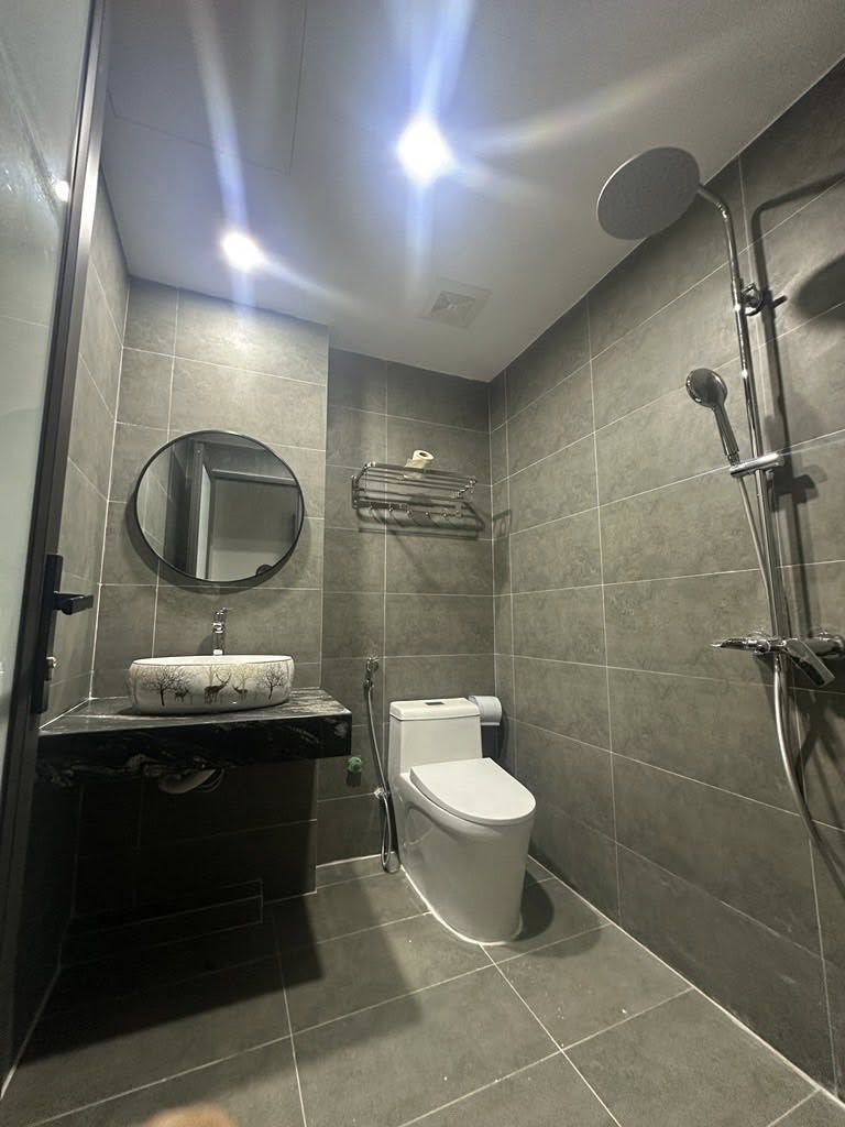 Nhà Mới Thạch Bàn 37m 5Tầng Sân Rộng - Thoáng Sáng - Sổ Đỏ Đẹp