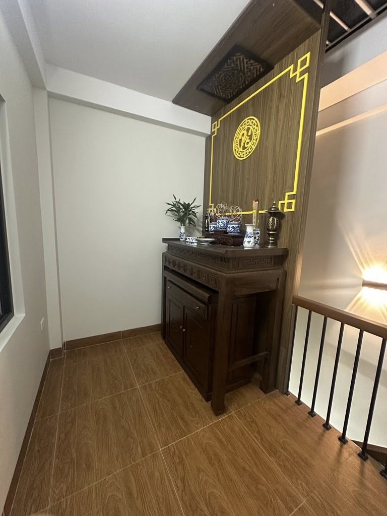 Nhà Mới Thạch Bàn 37m 5Tầng Sân Rộng - Thoáng Sáng - Sổ Đỏ Đẹp