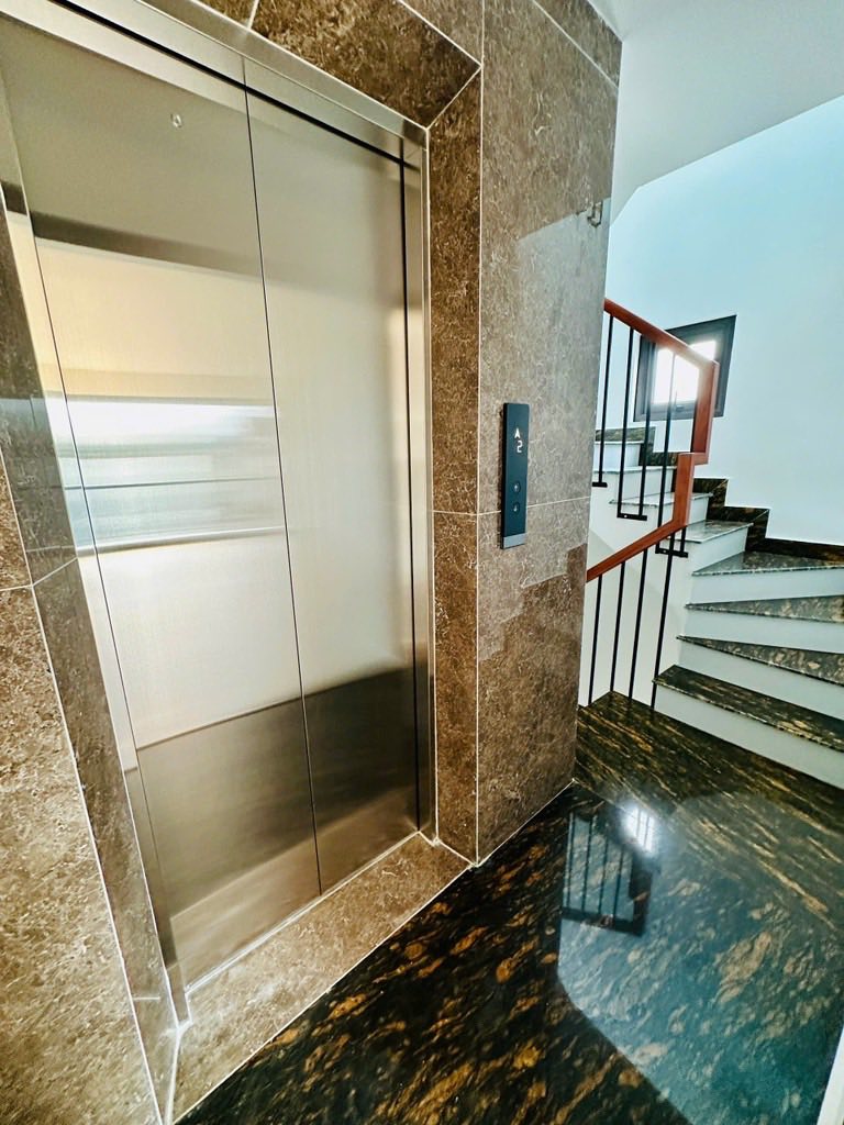 NHÀ MỚI Vũ Xuân Thiều 6Tầng x 40m - THANG MÁY - NGÕ NÔNG - Ở SƯỚNG