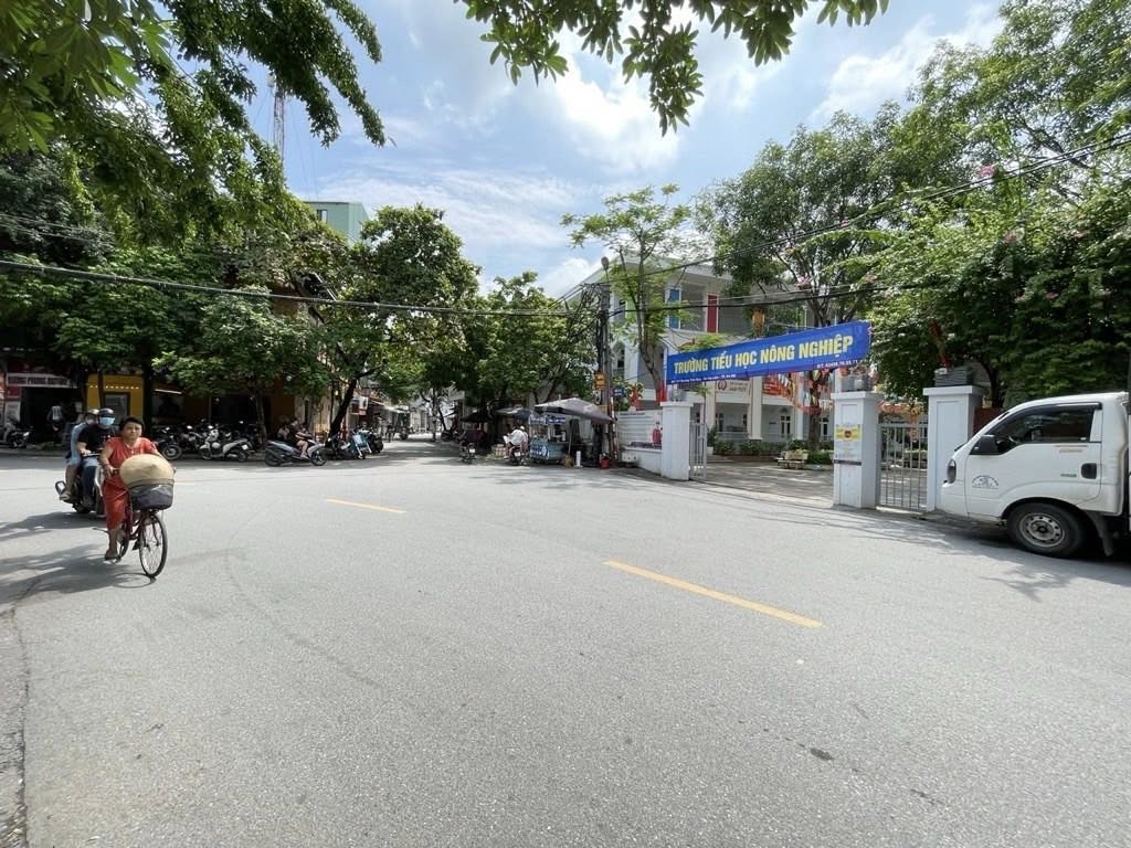 Nhà mới Trâu Quỳ 5tầng - oto đỗ cửa - Nội thất cơ bản - Giá nhỉnh 5tỷ