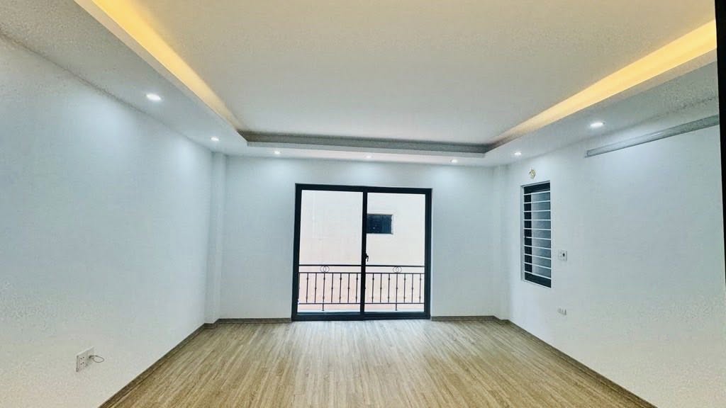 Nhà mới VIỆT HƯNG - LONG BIÊN 40m 5tầng Nội thất cơ bản - gần oto tránh - nhỉnh 6tỷ