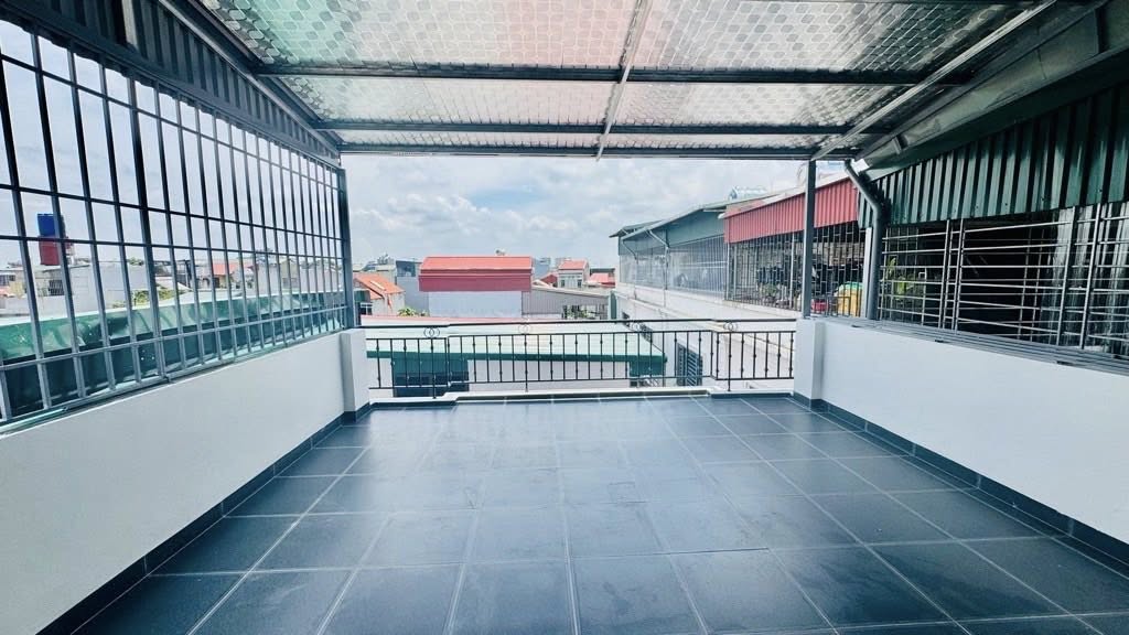 Nhà mới VIỆT HƯNG - LONG BIÊN 40m 5tầng Nội thất cơ bản - gần oto tránh - nhỉnh 6tỷ