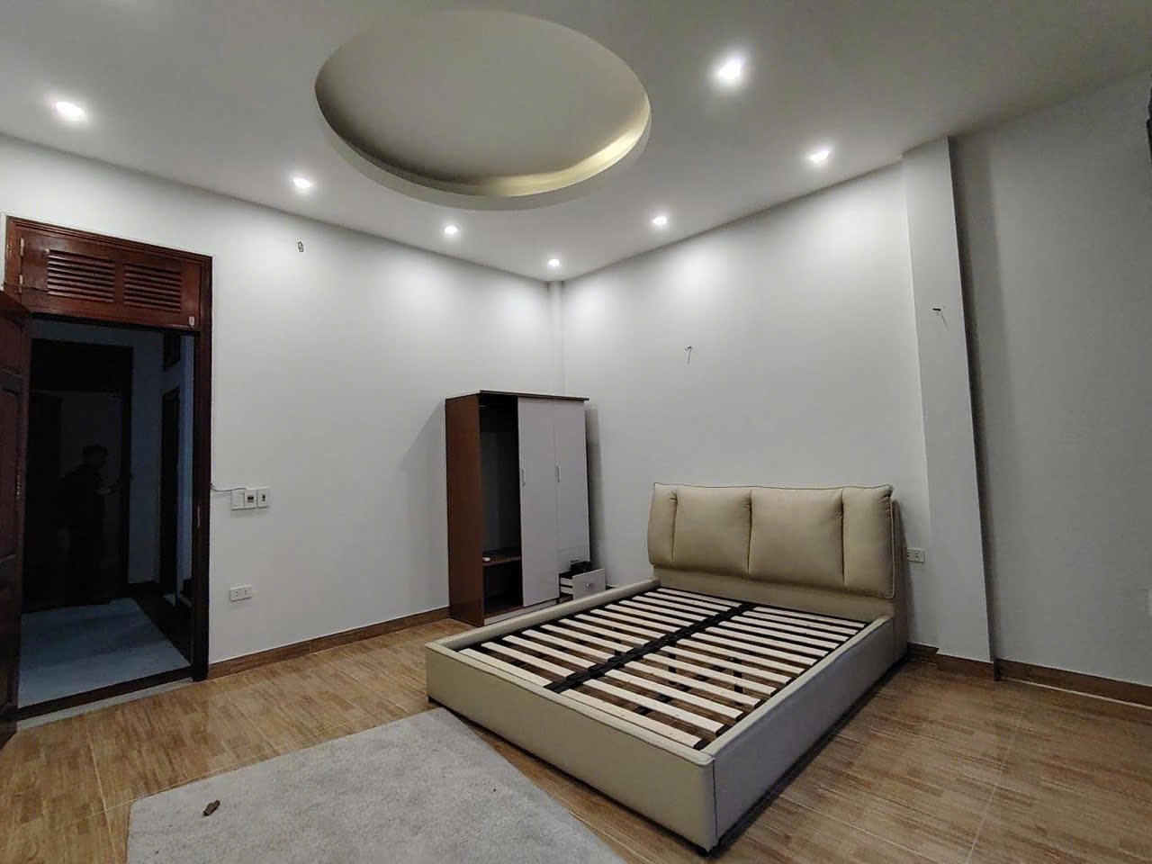 Bán nhà Ngọc Lâm - Long Biên 52m 5tầng - oto tránh vỉa hè - Ngõ Thông - Kinh Doanh - Nhỉnh 14tỷ