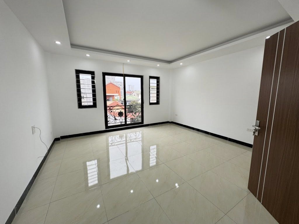 Bán nhà Cự Khối 52m 5tầng Thang Máy - Gara oto - Ngõ thông - Giá 7,65tỷ