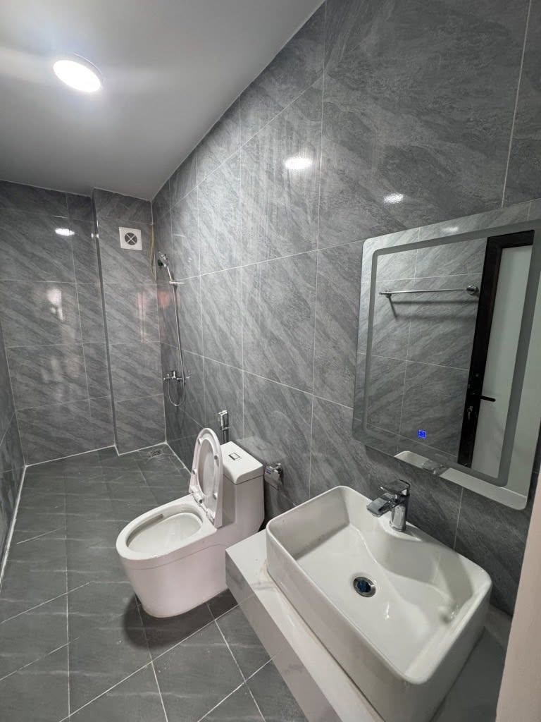 Bán nhà Cự Khối 52m 5tầng Thang Máy - Gara oto - Ngõ thông - Giá 7,65tỷ