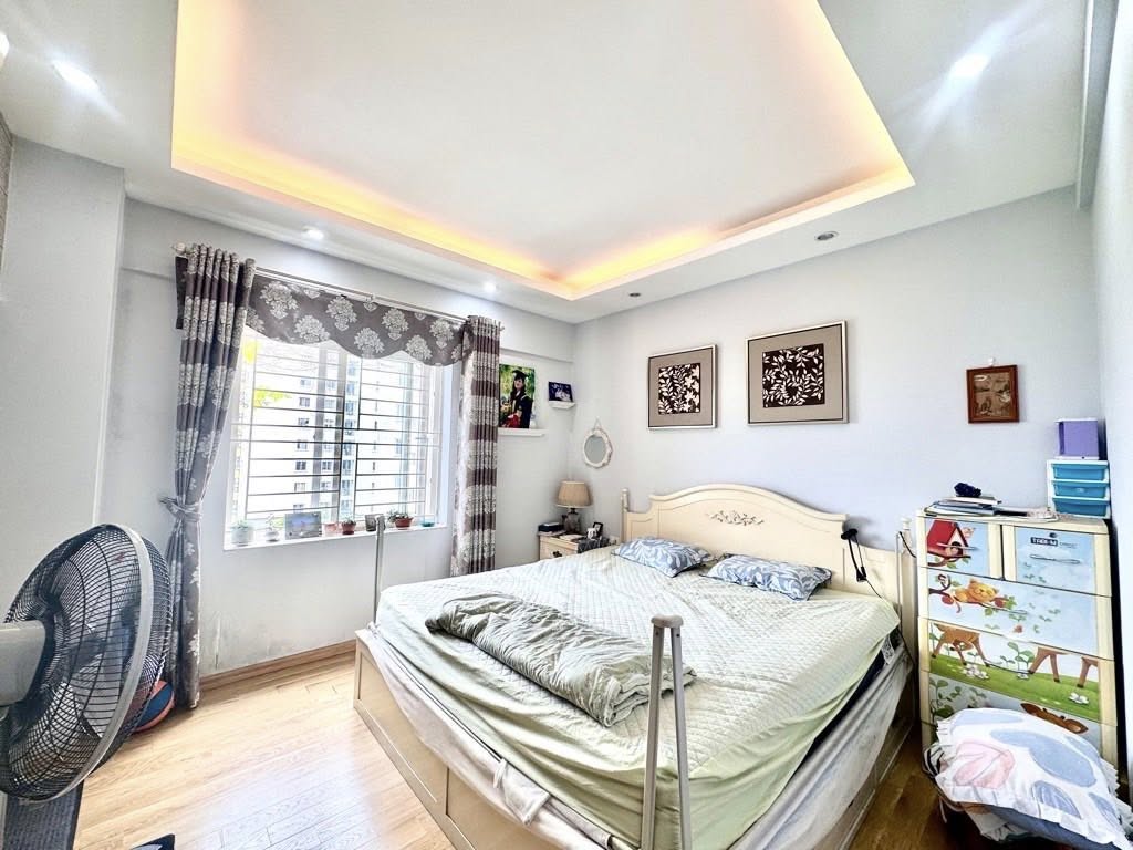 Bán chung cư CT20D KĐT VIỆT HƯNG 102m 3pn2vs Giá 5,4tỷ