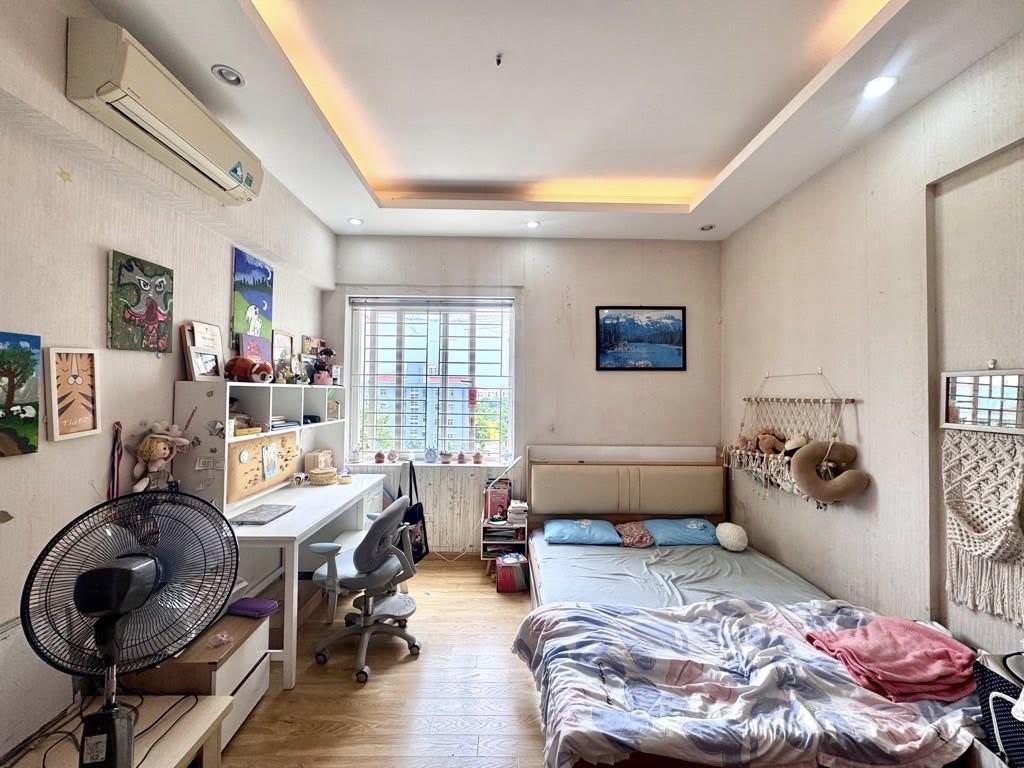 Bán chung cư CT20D KĐT VIỆT HƯNG 102m 3pn2vs Giá 5,4tỷ