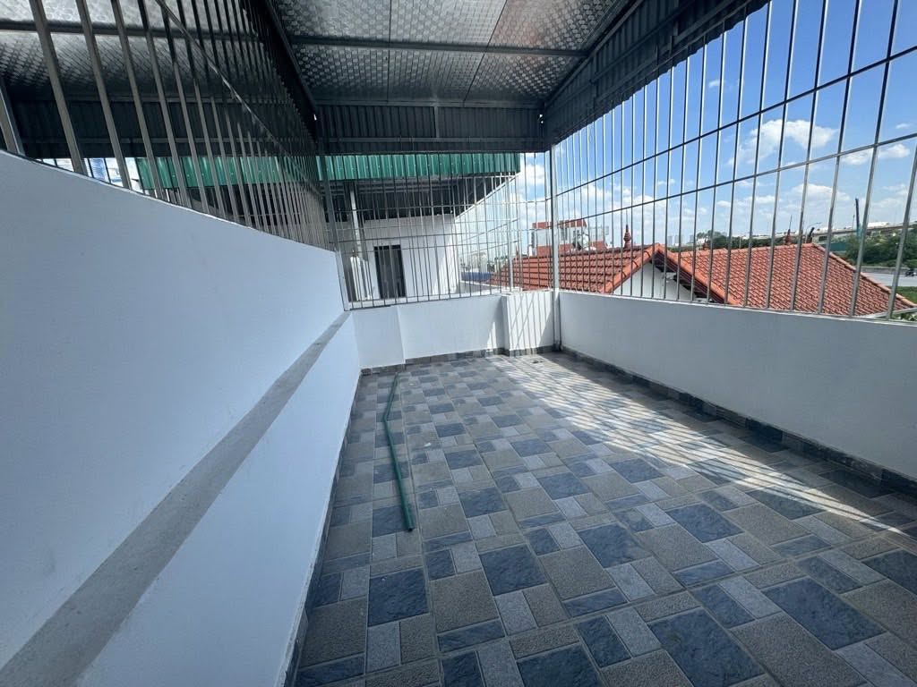 NHÀ ĐẸP CỰ KHỐI - LONG BIÊN 5tầng - TẶNG NỘI THẤT - Ở LUÔN - Nhỉnh 5tỷ