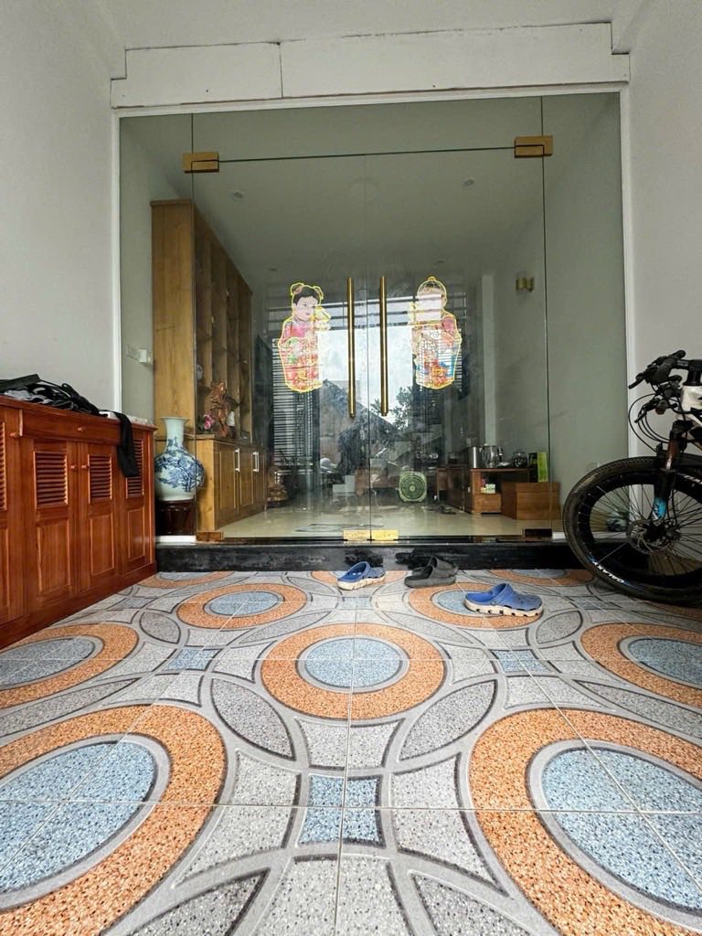 NHÀ ĐẸP ĐÔNG DƯ 48m 3tầng - ĐỦ CÔNG NĂNG -Ô TÔ ĐỖ CỔNG - 6,75tỷ